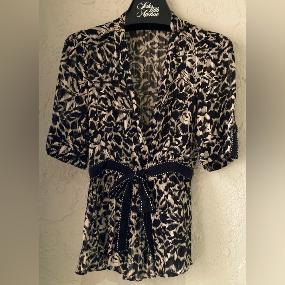 BCBG Max Azria Ribbon Tie Abstract Floral Semi Sheer Silk Wrap Top Sz XS